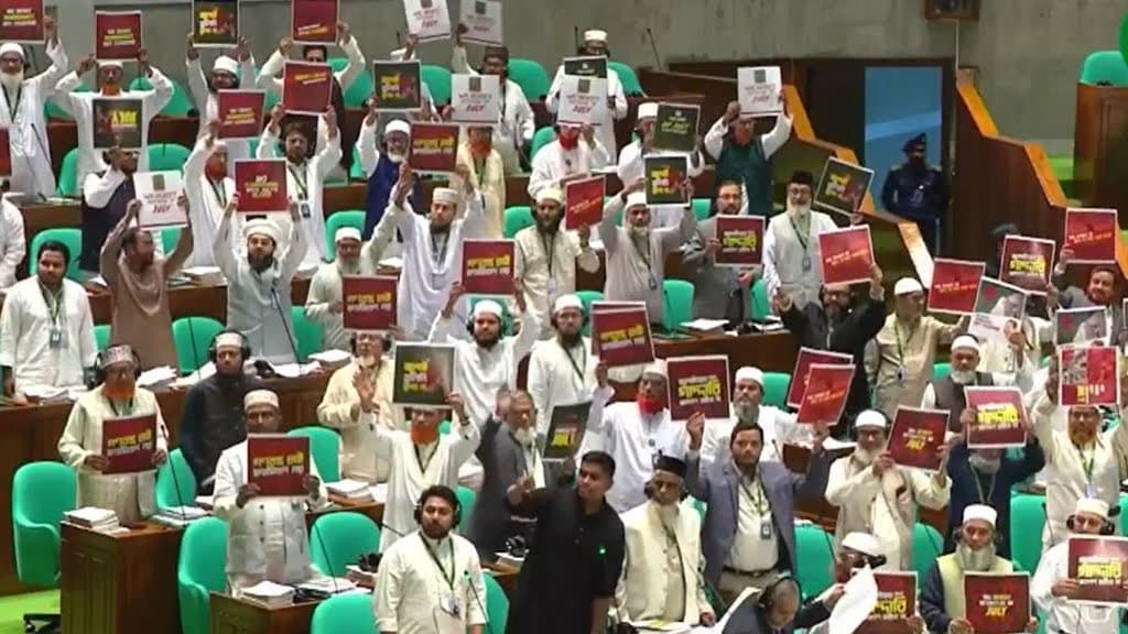 সংসদে রাষ্ট্রপতির ভাষণ ঘিরে হট্টগোল, বিরোধী দলের ওয়াকআউট