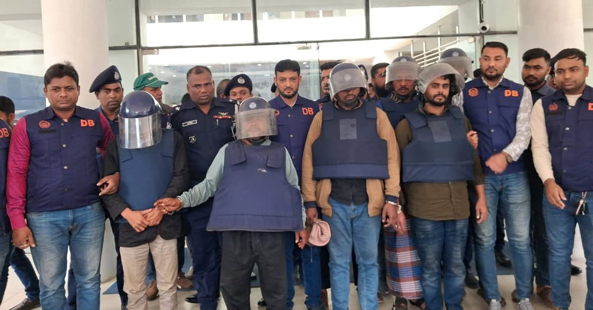 হিন্দু বাড়িতে আগুনের ঘটনায় গ্রেপ্তার আরও ৬