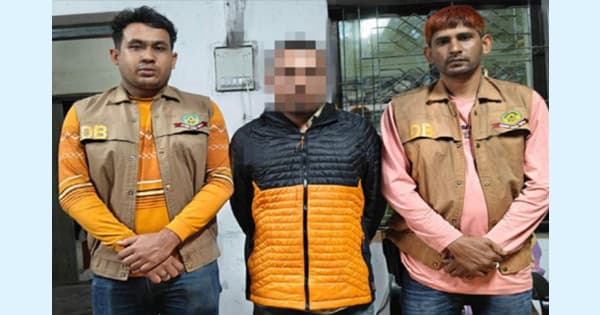 থানা থেকে লুণ্ঠিত পিস্তলসহ গ্রেপ্তার ১