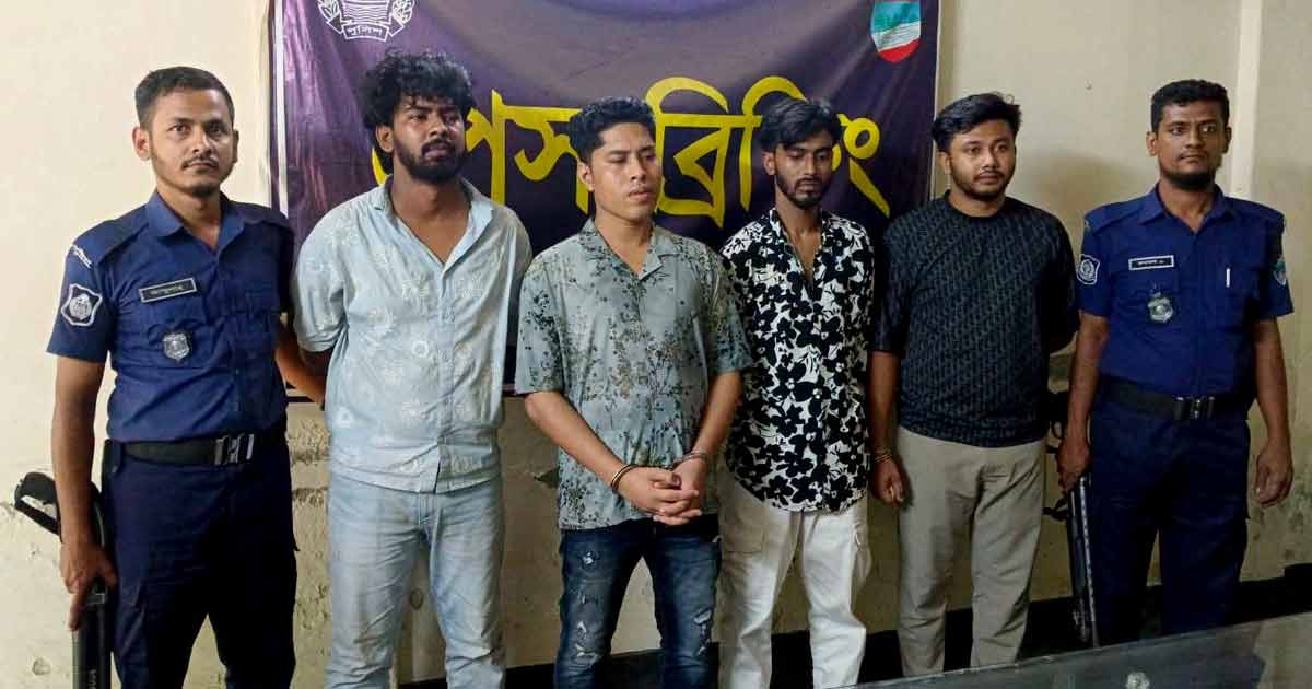 অবশেষে গ্রেপ্তার শীর্ষ সন্ত্রাসী ডেভিড ইমন, চট্টগ্রাম পুলিশের হাতে হস্তান্তর
