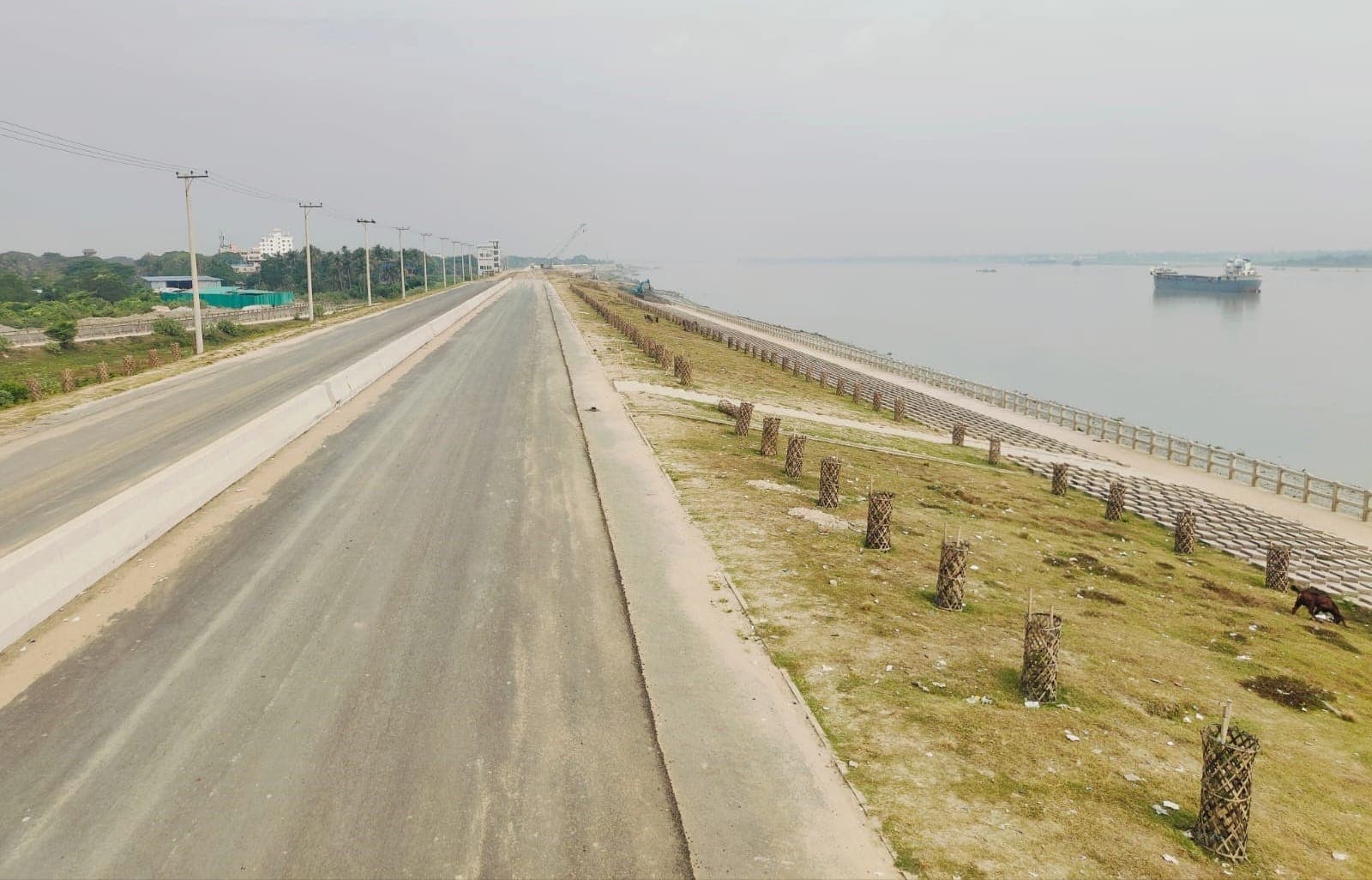 চট্টগ্রামের দৃশ্যপট বদলাতে আসছে বাঁধ–কাম সড়ক: জলাবদ্ধতা শেষ, ফিরছে অর্থনীতির গতি