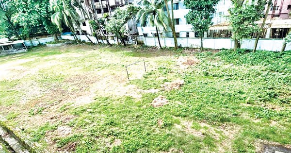 খাস্তগীর বিদ্যালয়ের মাঠ বিক্রি তদন্তে দুদক