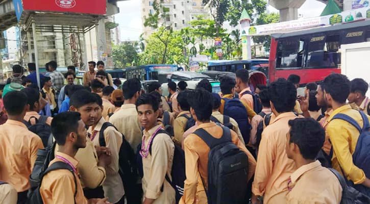 চট্টগ্রামে ৩ দফার প্রতিবাদে কারিগরি শিক্ষার্থীদের বিক্ষোভ