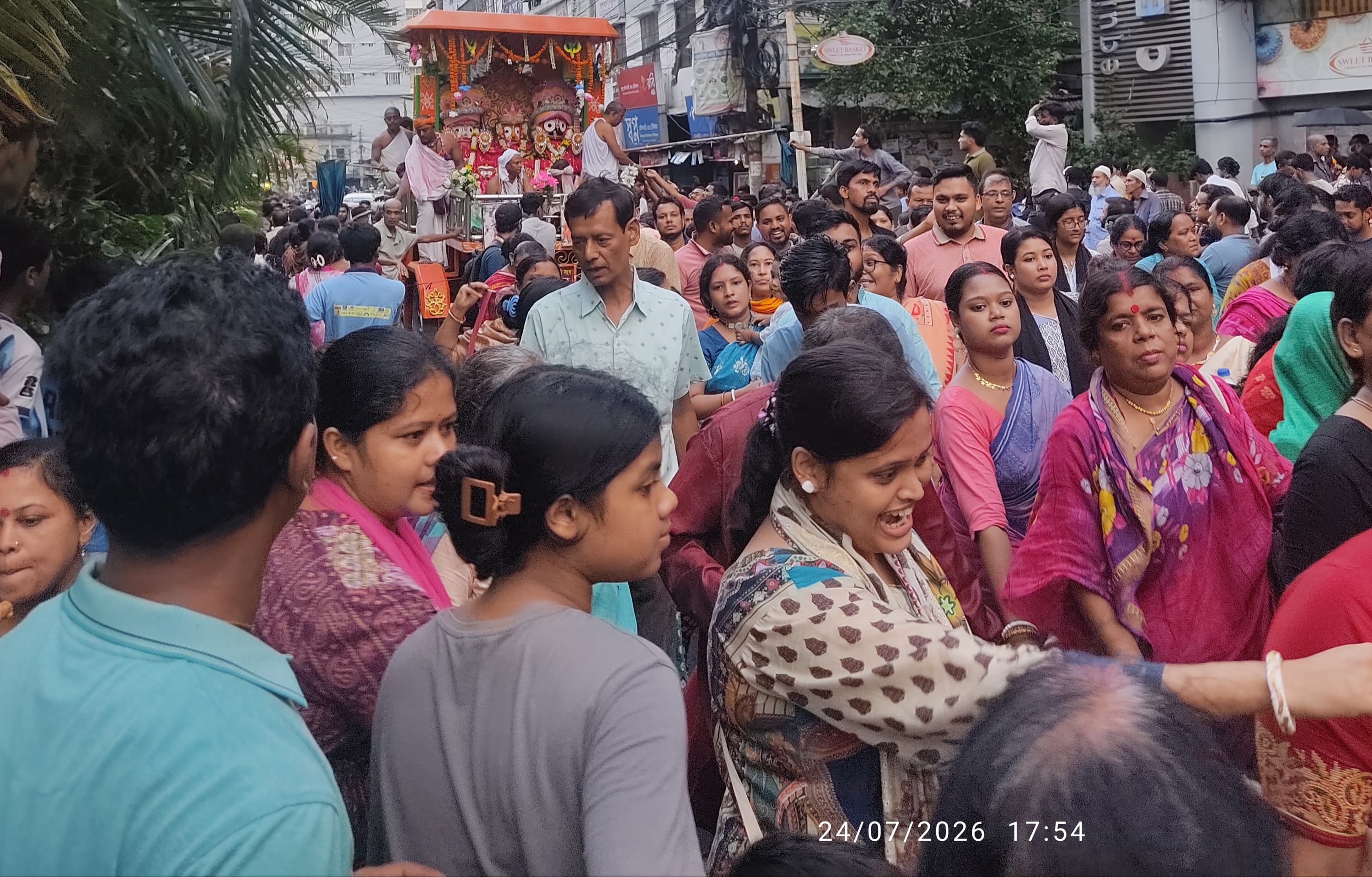 চট্টগ্রামে উল্টো রথযাত্রায় হাজারো ভক্তের মিলনমেলা