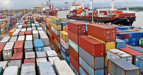 যুক্তরাষ্ট্রে বাংলাদেশি পণ্যে ৫০ শতাংশ শুল্ক: রপ্তানির বিপর্যয়ের মুখে প্রস্তুত কি ঢাকা?